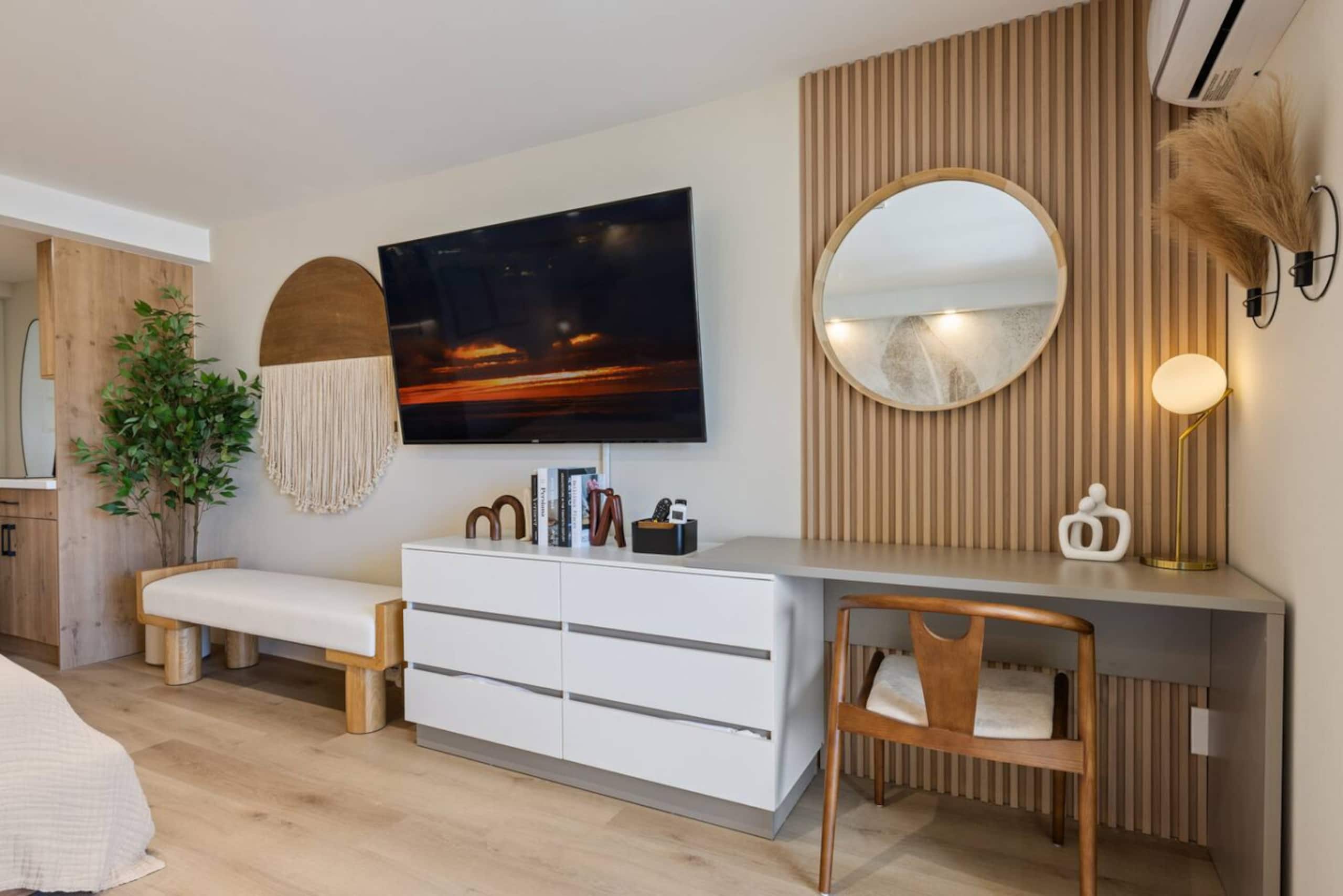 Waikiki Luxe Haven – Chic Comfort in Paradise - Image 21