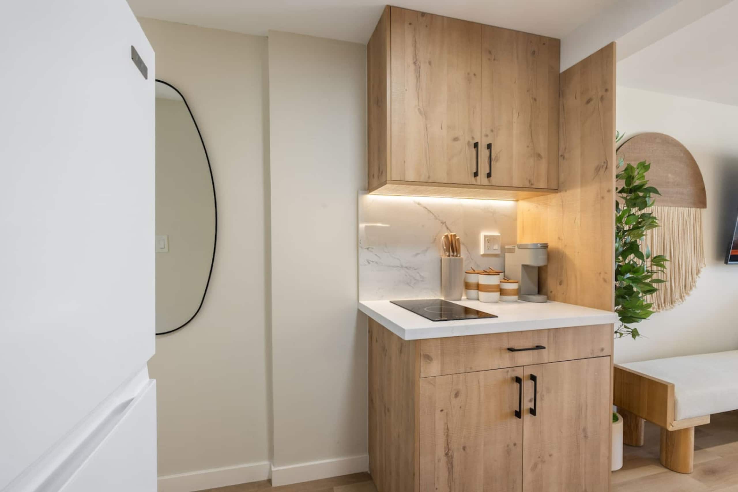 Waikiki Luxe Haven – Chic Comfort in Paradise - Image 6