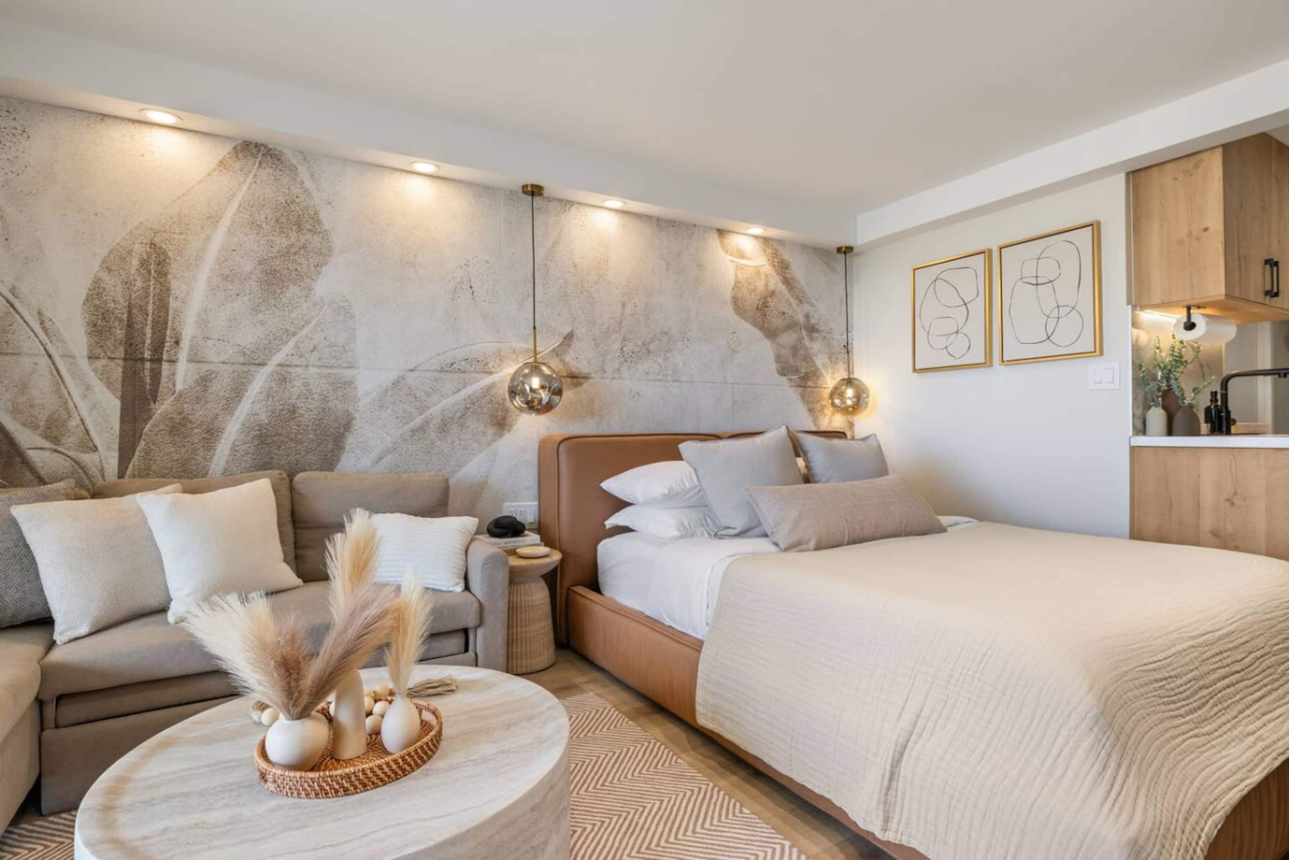 Waikiki Luxe Haven – Chic Comfort in Paradise - Image 37