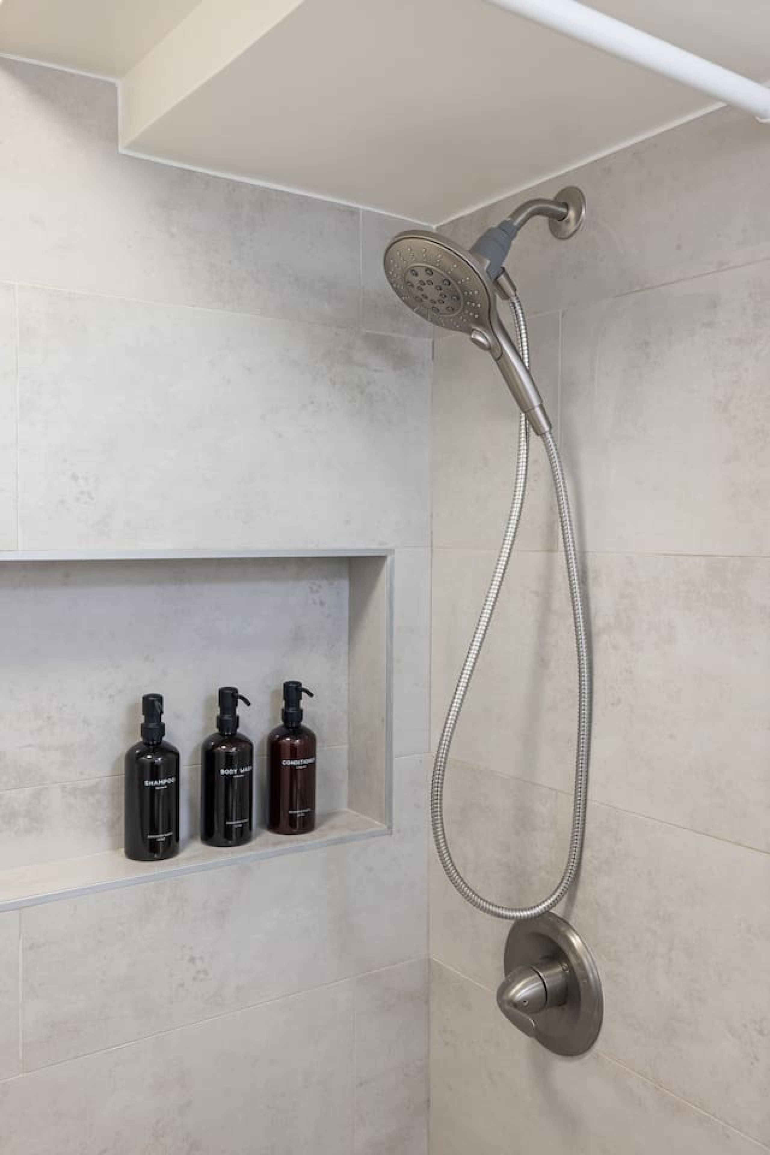 Waikiki Luxe Haven – Chic Comfort in Paradise - Image 15