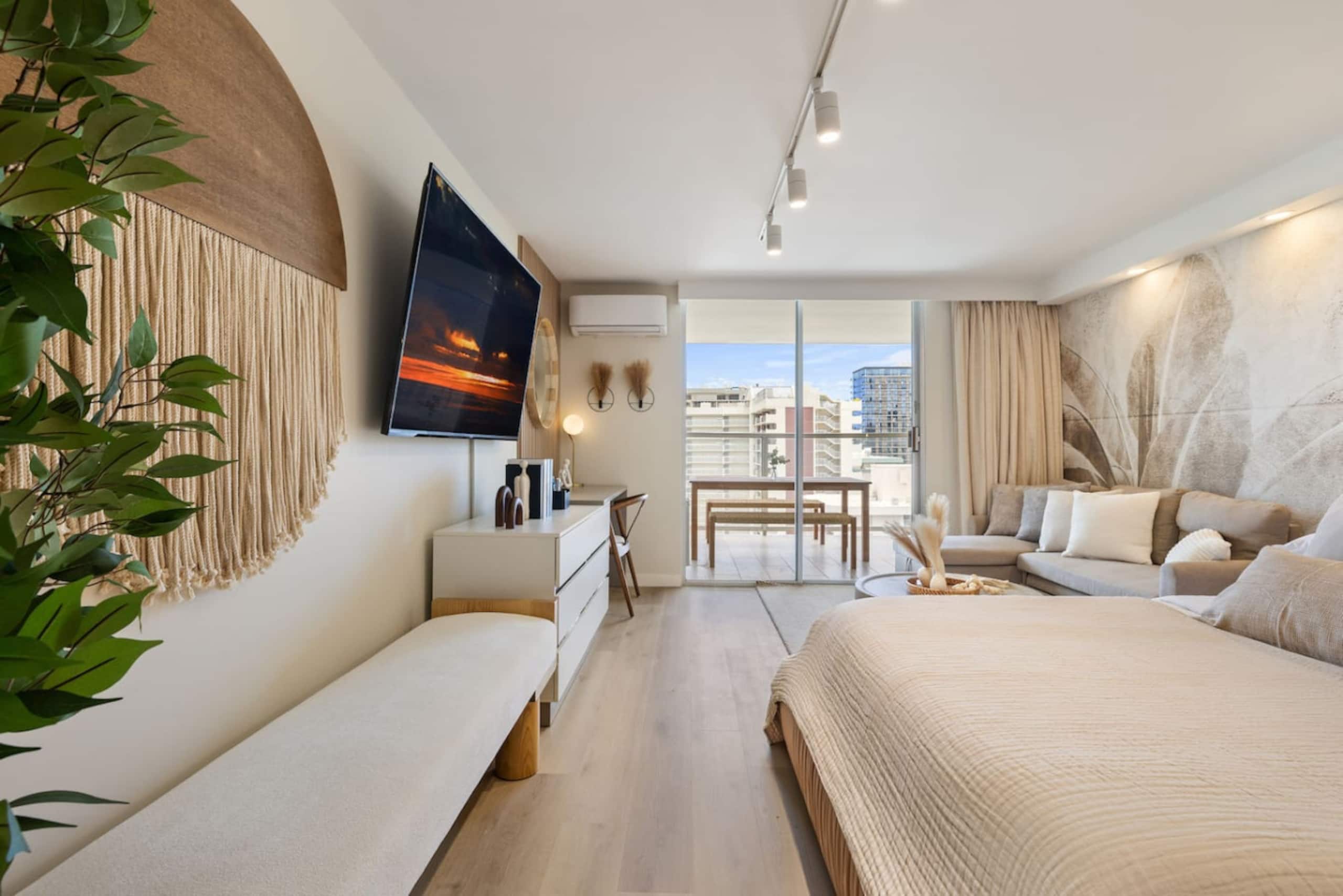Waikiki Luxe Haven – Chic Comfort in Paradise - Image 38