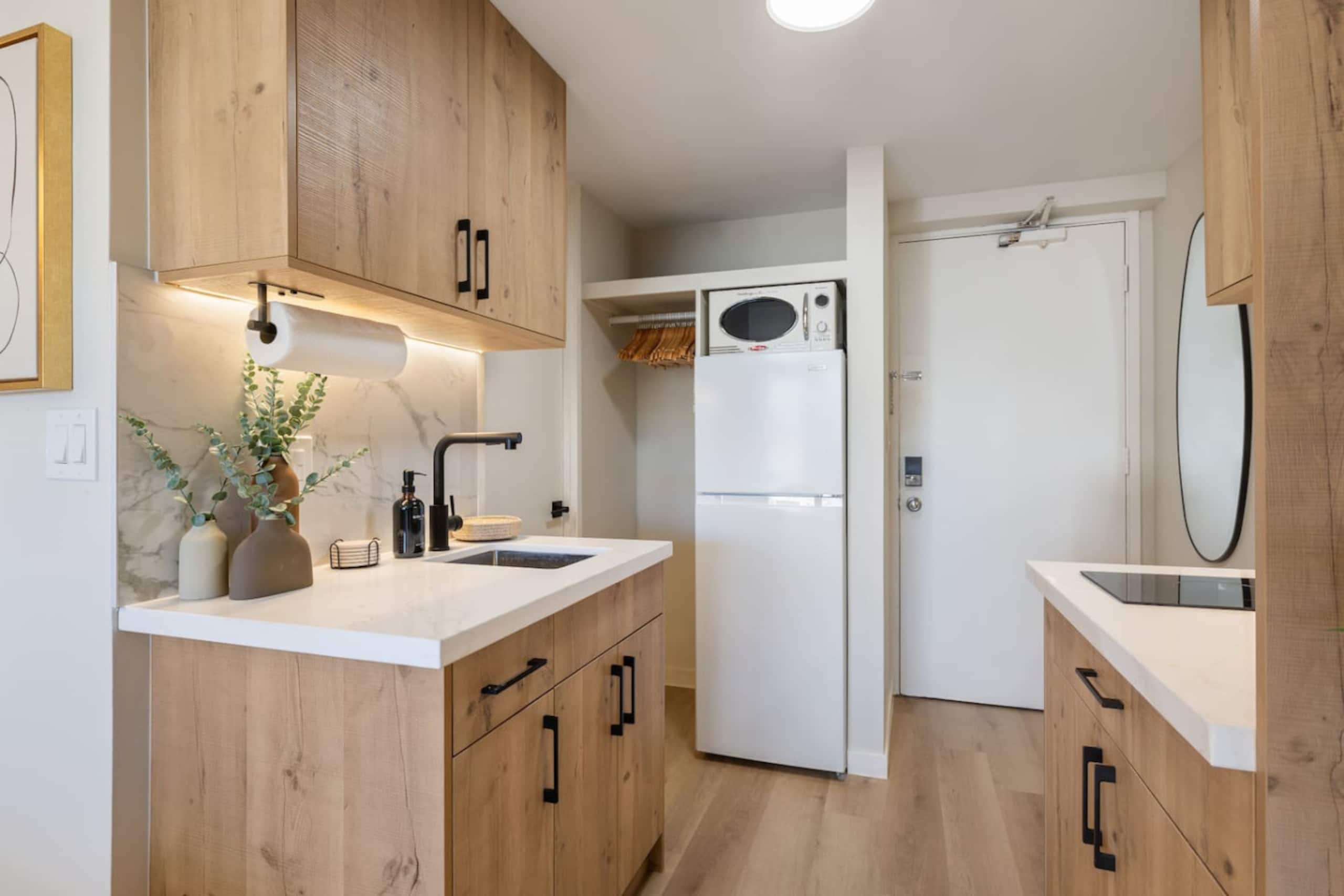 Waikiki Luxe Haven – Chic Comfort in Paradise - Image 8