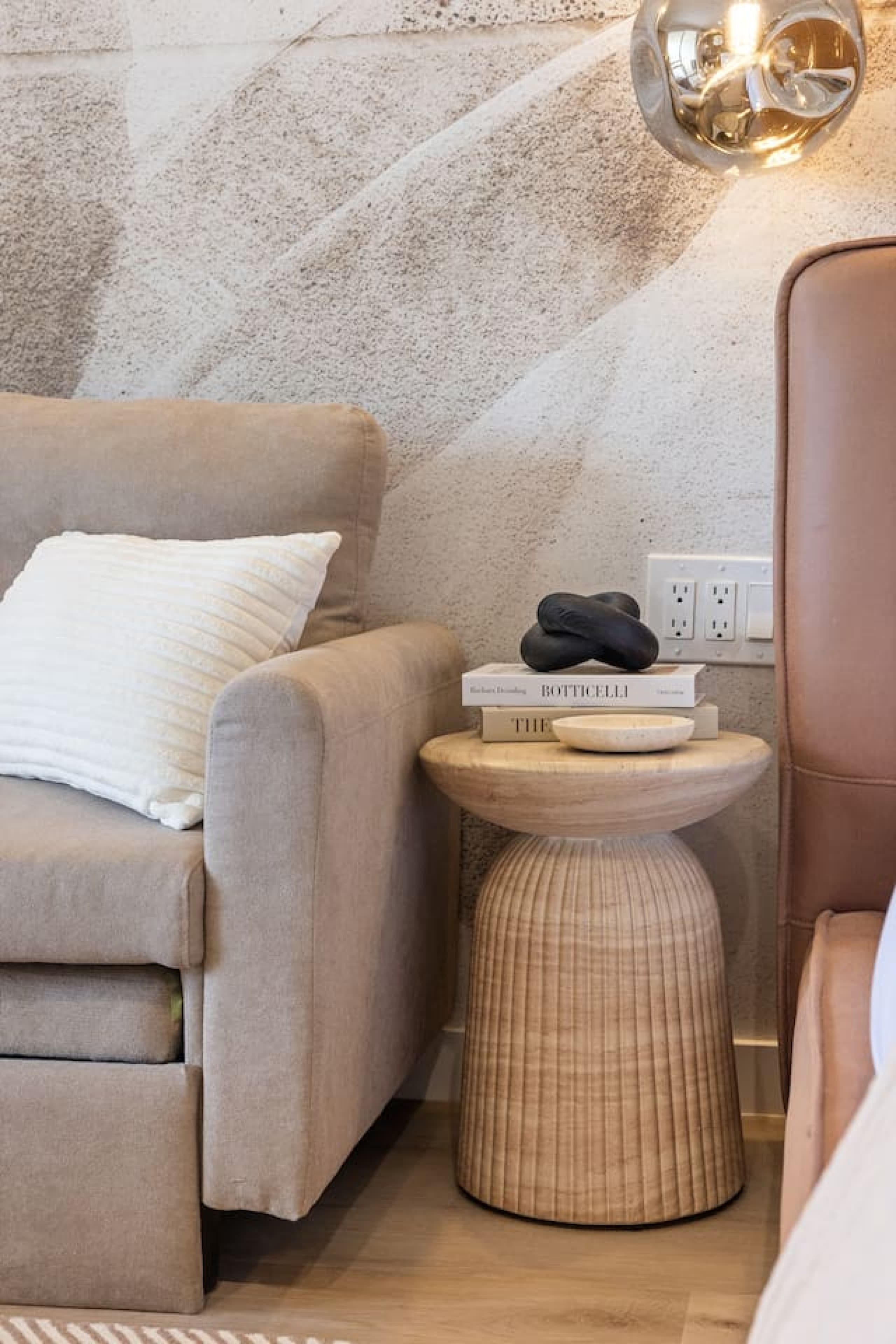 Waikiki Luxe Haven – Chic Comfort in Paradise - Image 40