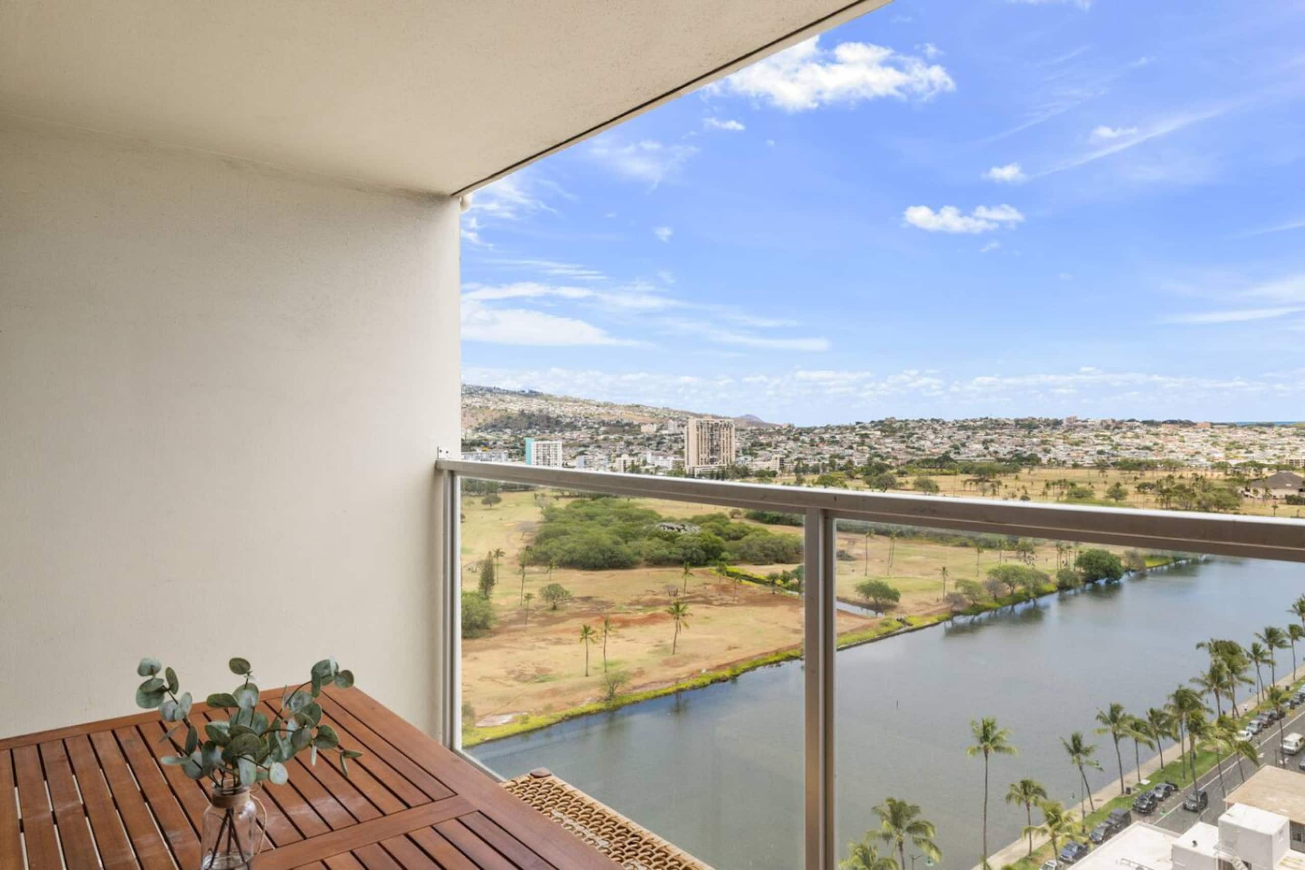 Waikiki Luxe Haven – Chic Comfort in Paradise - Image 25