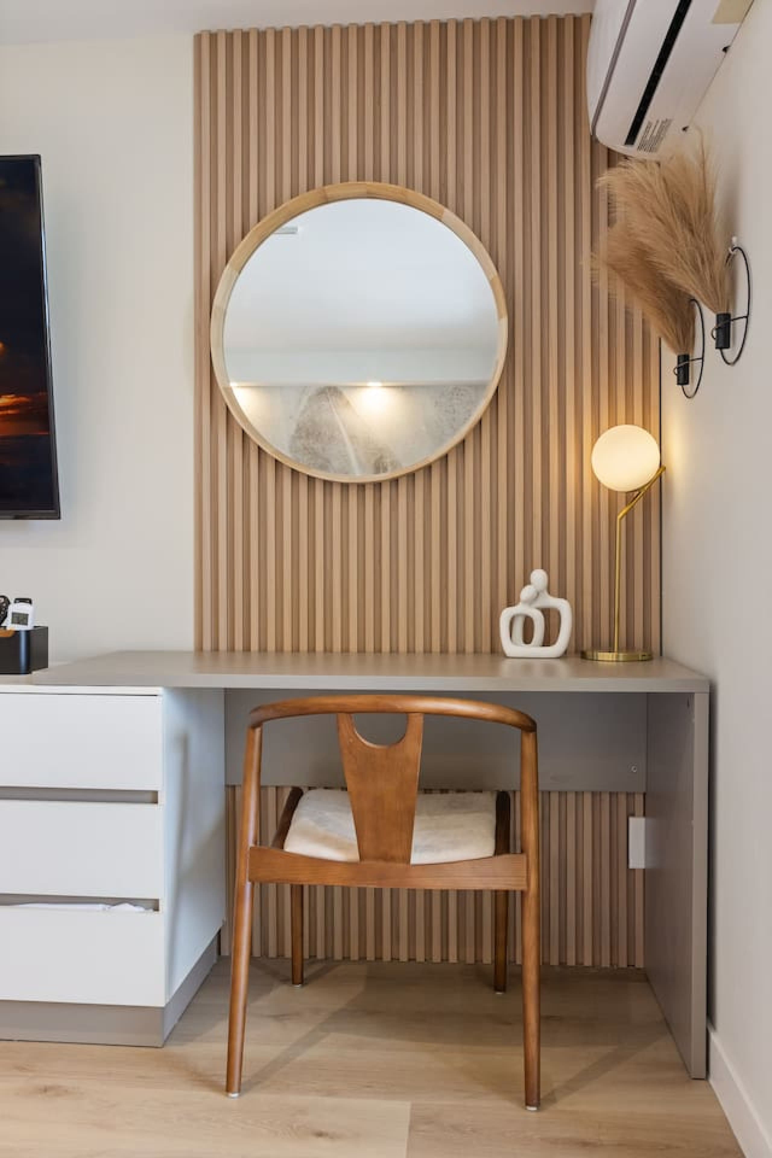 Waikiki Luxe Haven – Chic Comfort in Paradise - Image 20