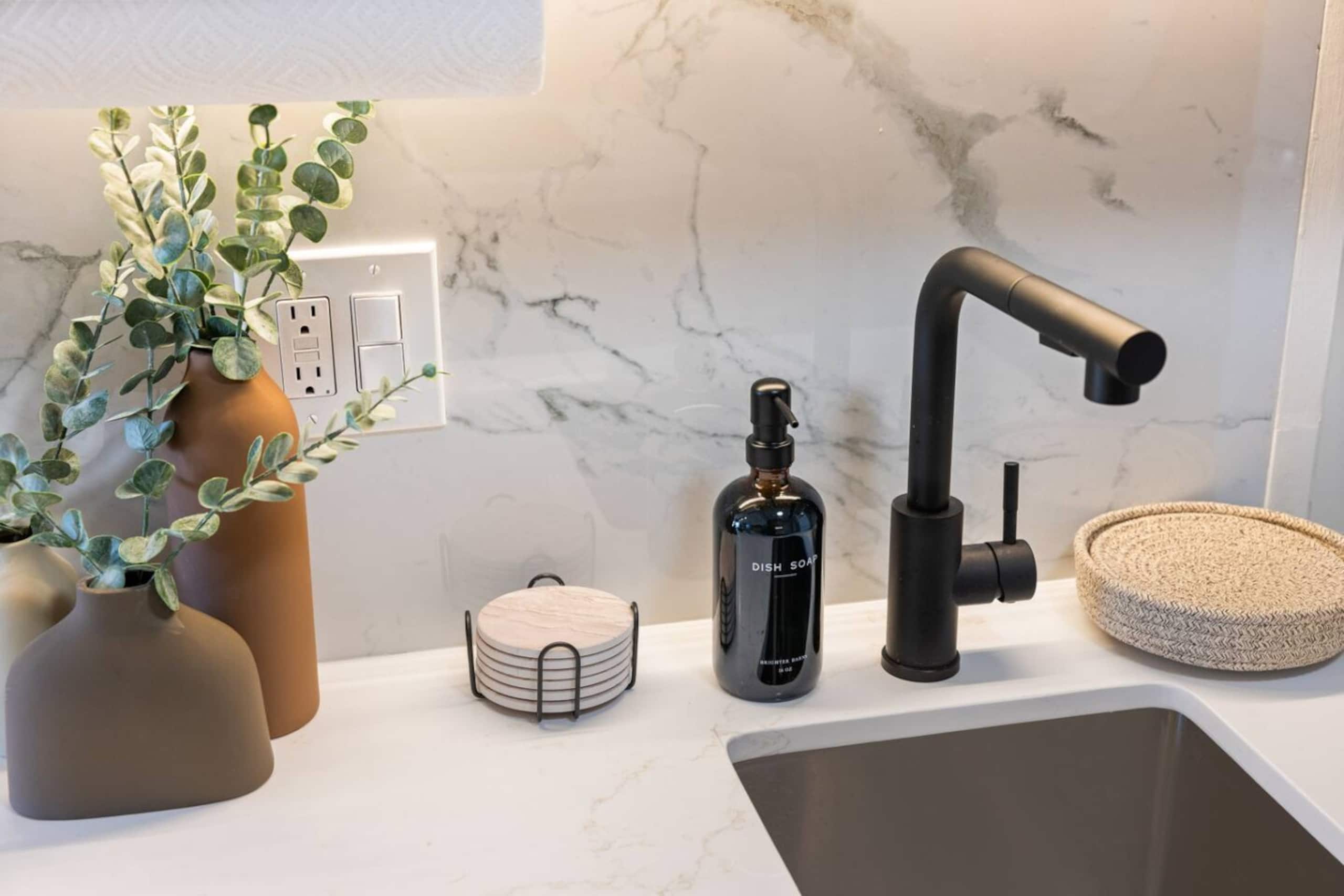 Waikiki Luxe Haven – Chic Comfort in Paradise - Image 11