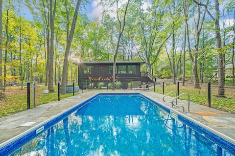 The Whispering Hollow – Private Pool, Hot Tub