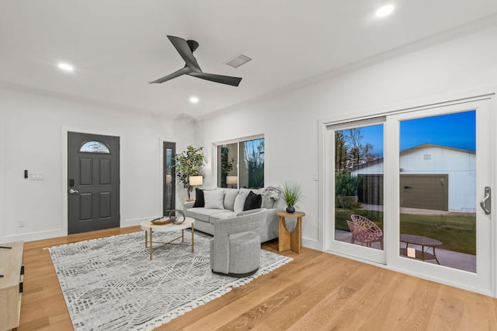 Spacious Poway Farmhouse Retreat For Families - Poway, CA