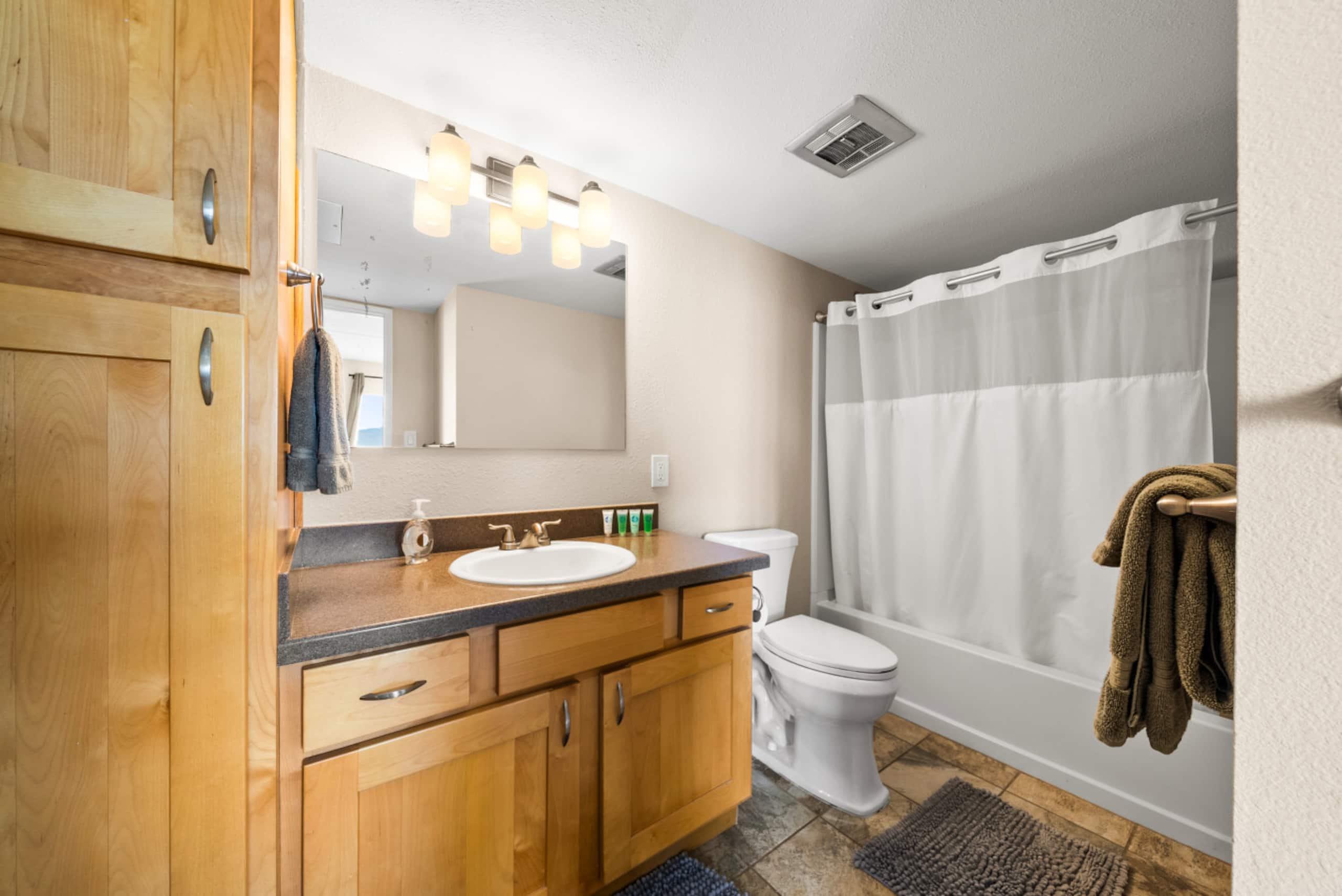 Condo in Wailuku · ★5.0 · 2 bedrooms · 3 beds · 2 baths - Image 19