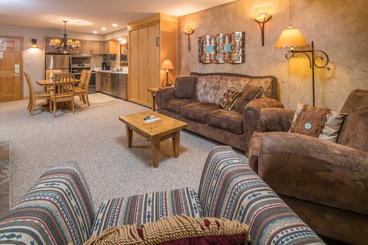 Ski In/out, Amazing Location, Fireplace! - Big Sky, MT