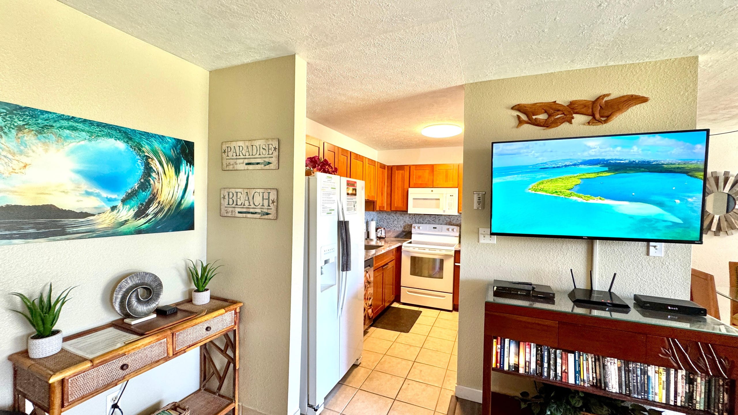 Steps to Beach, Pool & Hot Tub! Beautiful Condo - Image 11