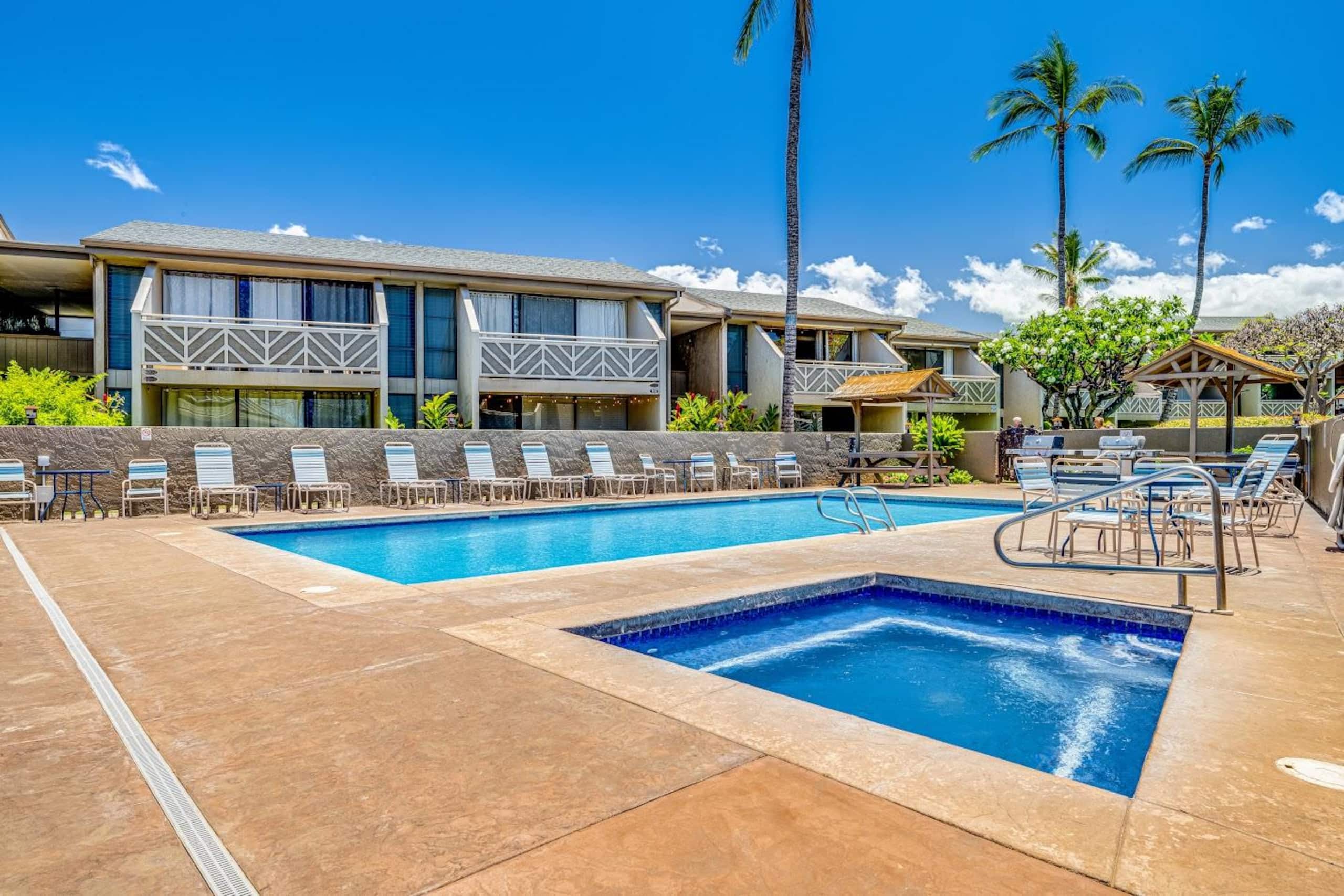 Steps to Beach, Pool & Hot Tub! Beautiful Condo - Image 1
