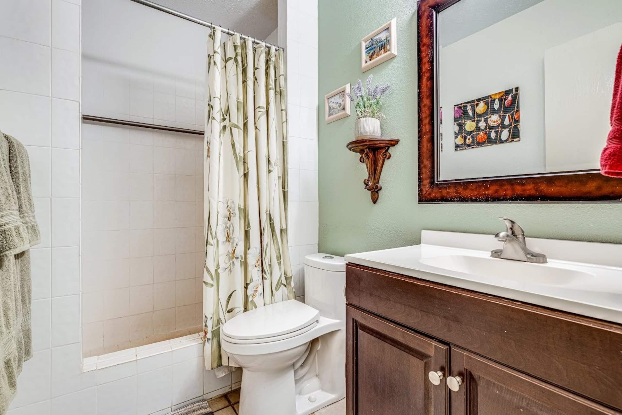 Steps to Beach, Pool & Hot Tub! Beautiful Condo - Image 16