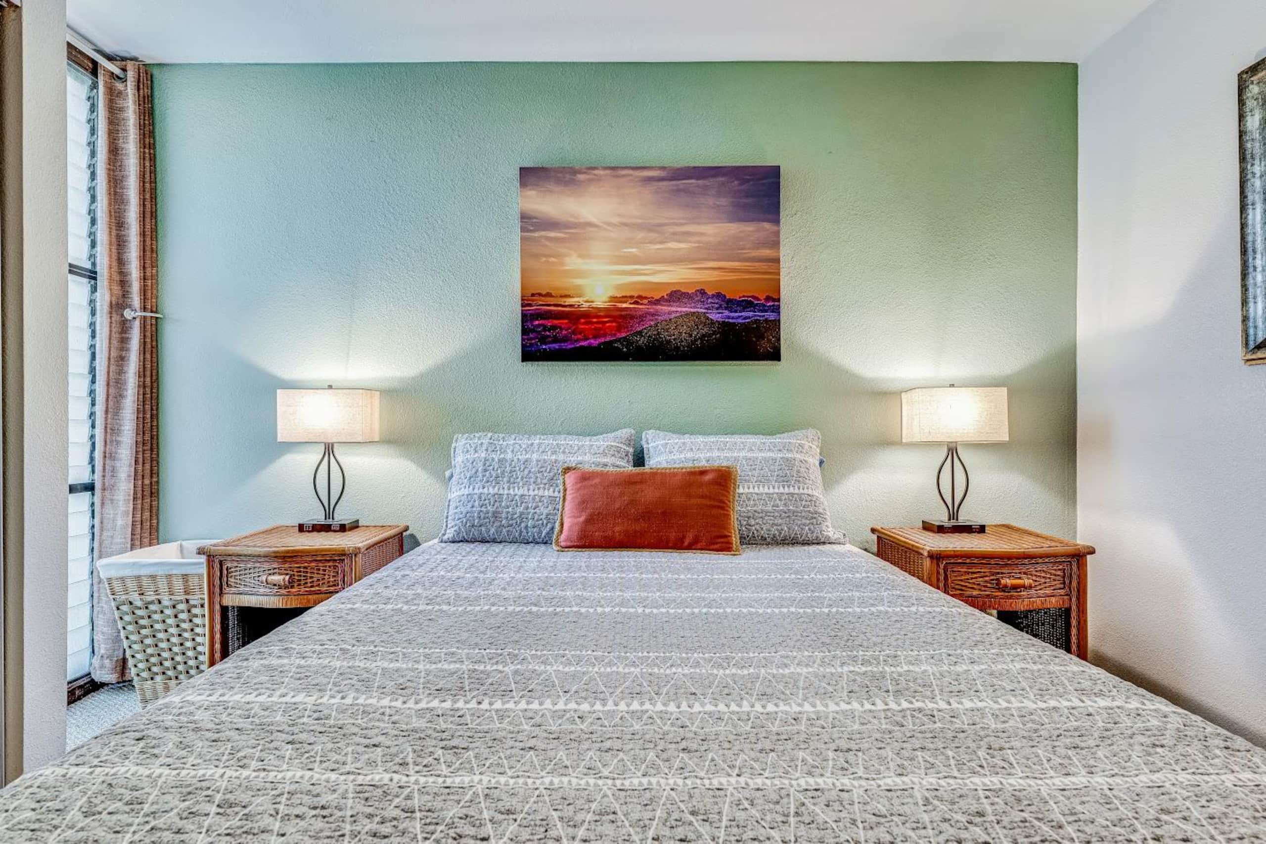 Steps to Beach, Pool & Hot Tub! Beautiful Condo - Image 4
