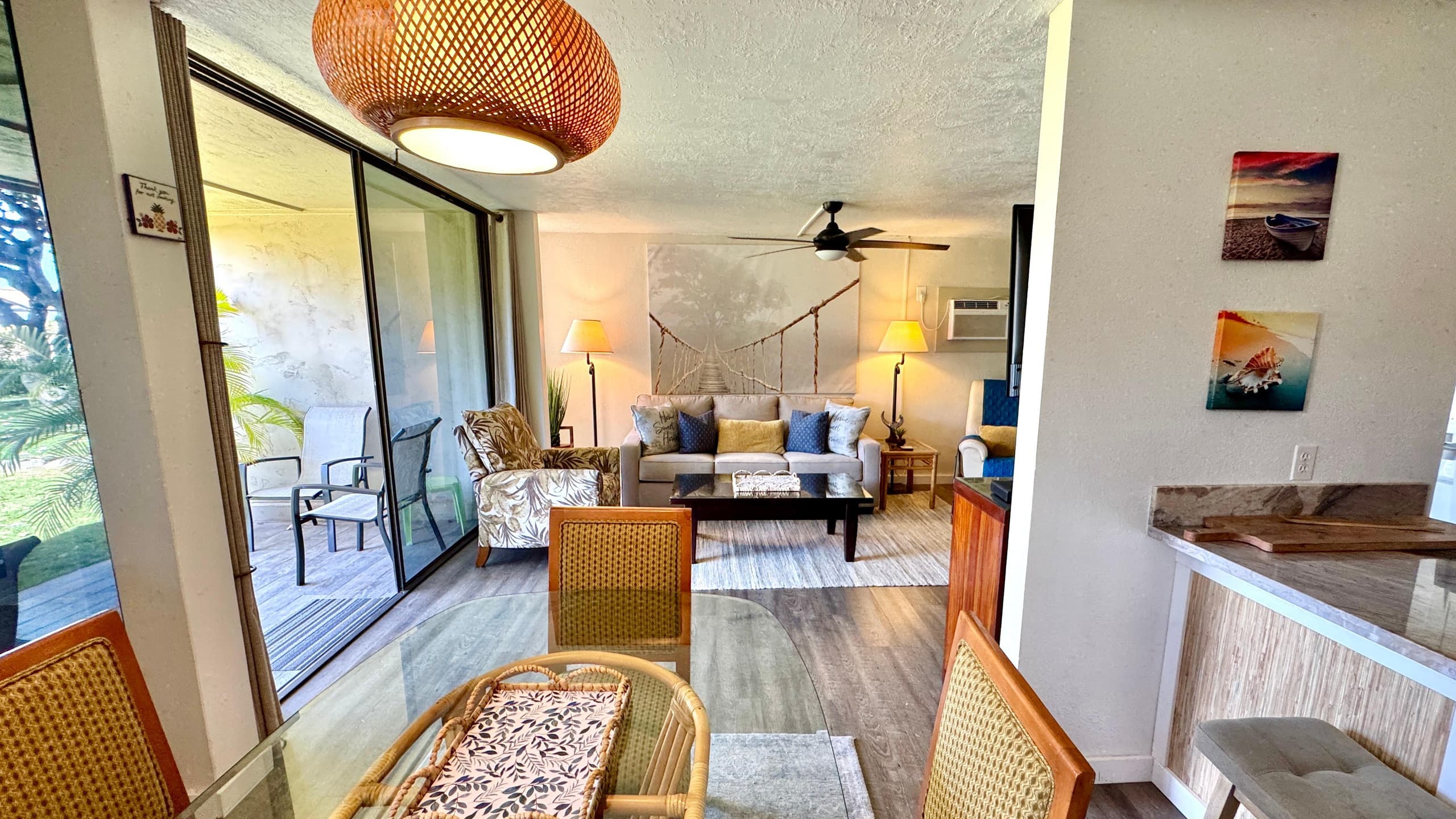 Steps to Beach, Pool & Hot Tub! Beautiful Condo - Image 2
