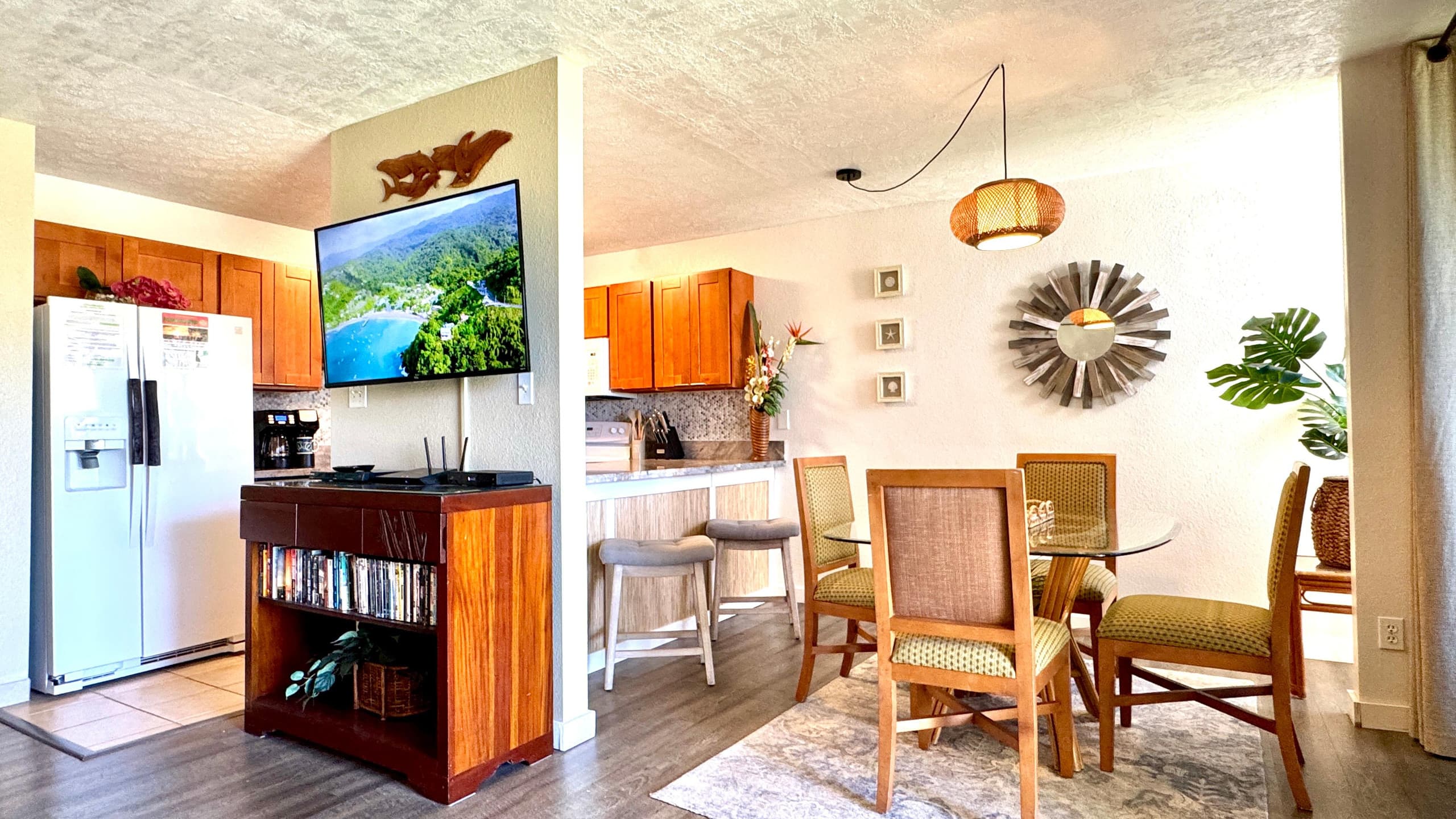 Steps to Beach, Pool & Hot Tub! Beautiful Condo - Image 7