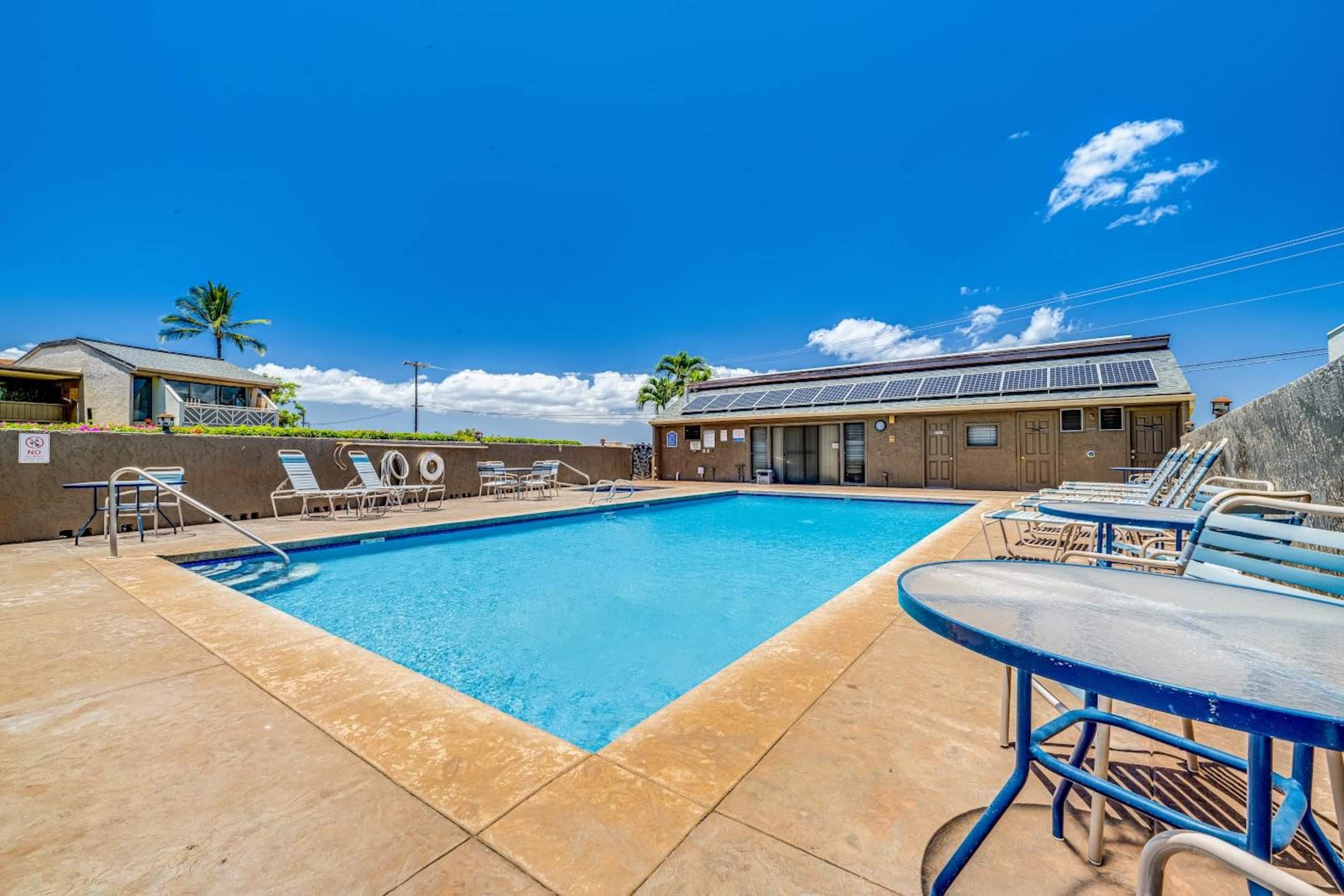 Steps to Beach, Pool & Hot Tub! Beautiful Condo - Image 28