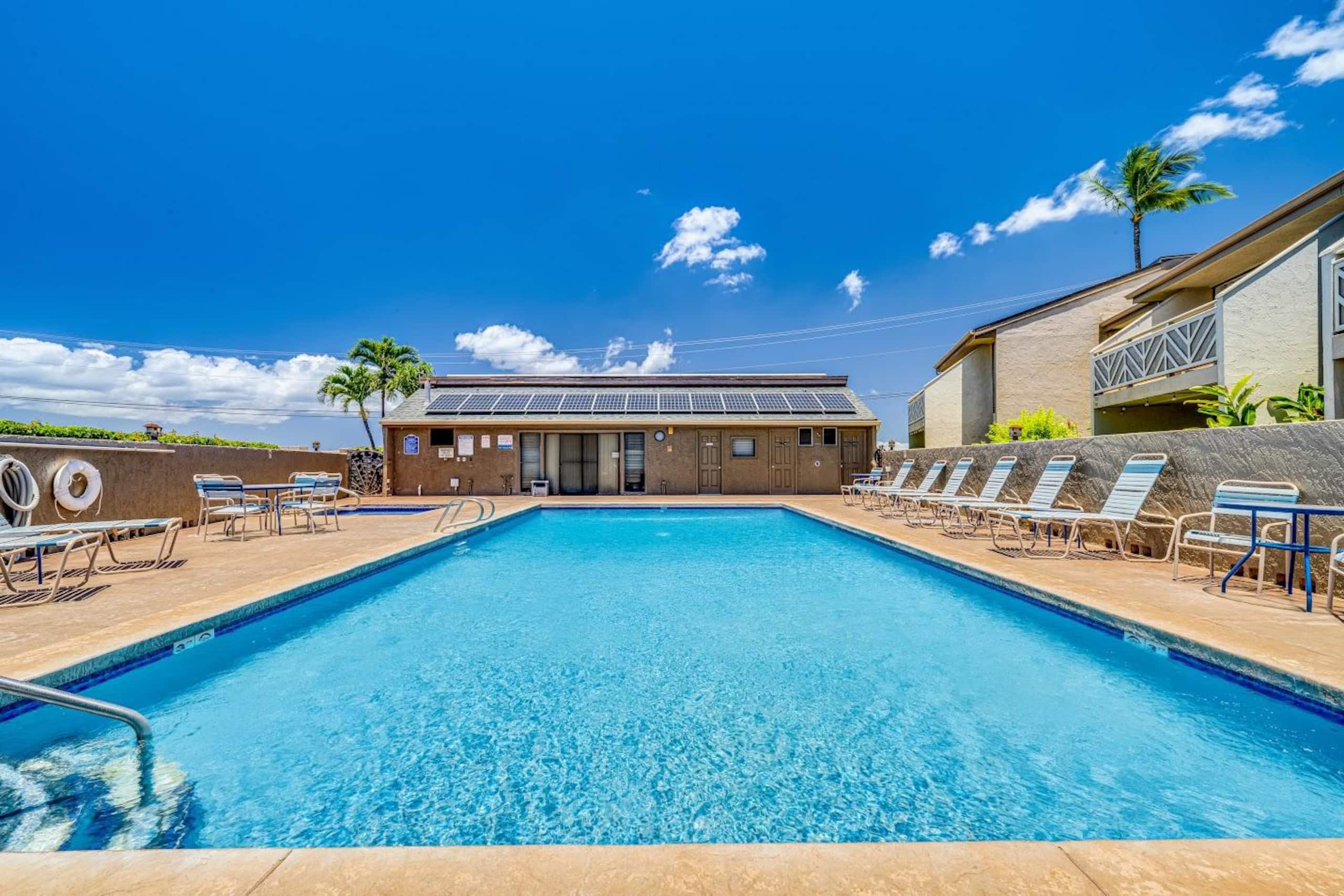 Steps to Beach, Pool & Hot Tub! Beautiful Condo - Image 25