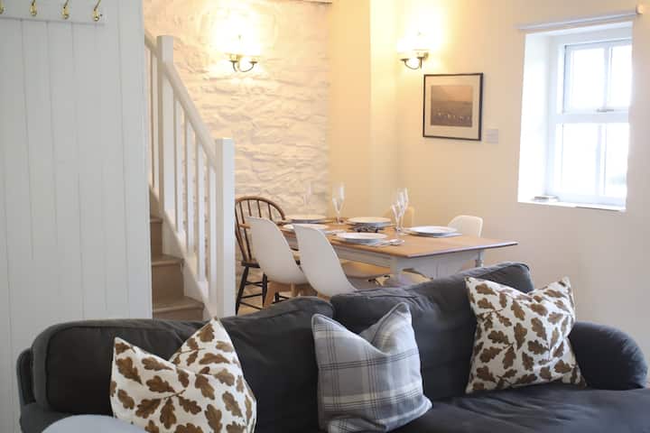 Abbey Cottages - Buzzards Watch - Llandovery