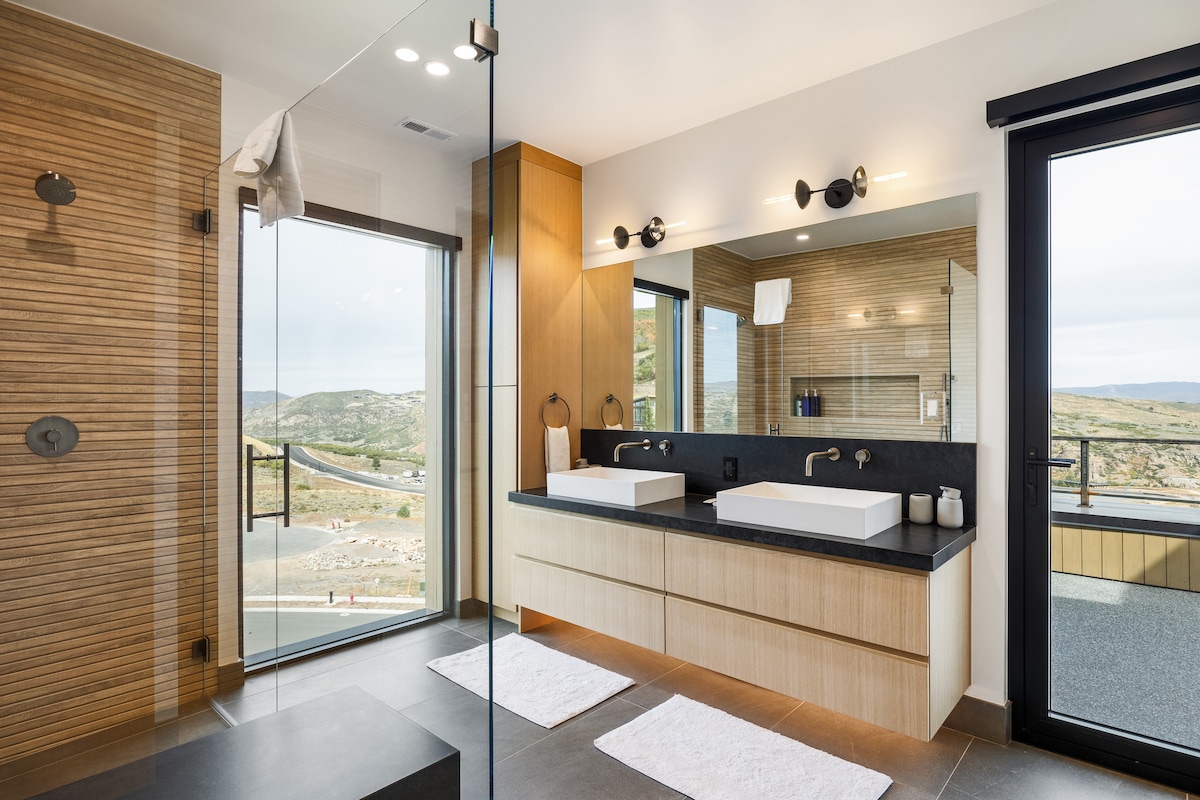 Elegant Mountain Retreat