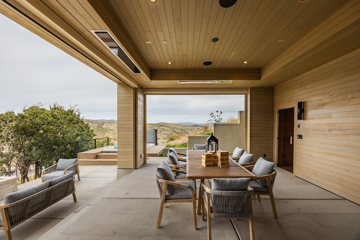 Elegant Mountain Retreat