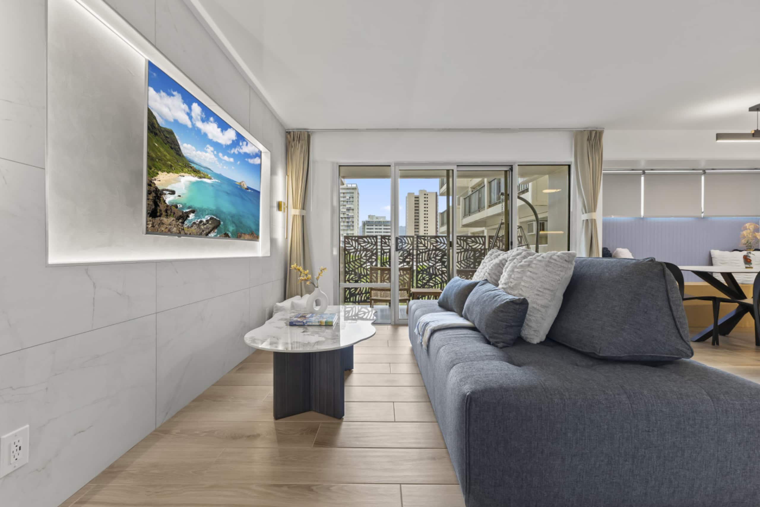 Condo in Honolulu · ★4.91 · 2 bedrooms · 5 beds · 2 private baths - Image 7