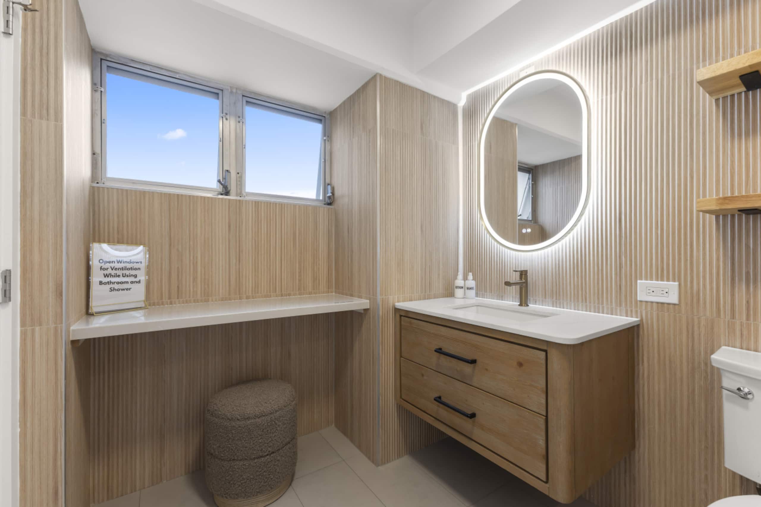 Condo in Honolulu · ★4.91 · 2 bedrooms · 5 beds · 2 private baths - Image 30