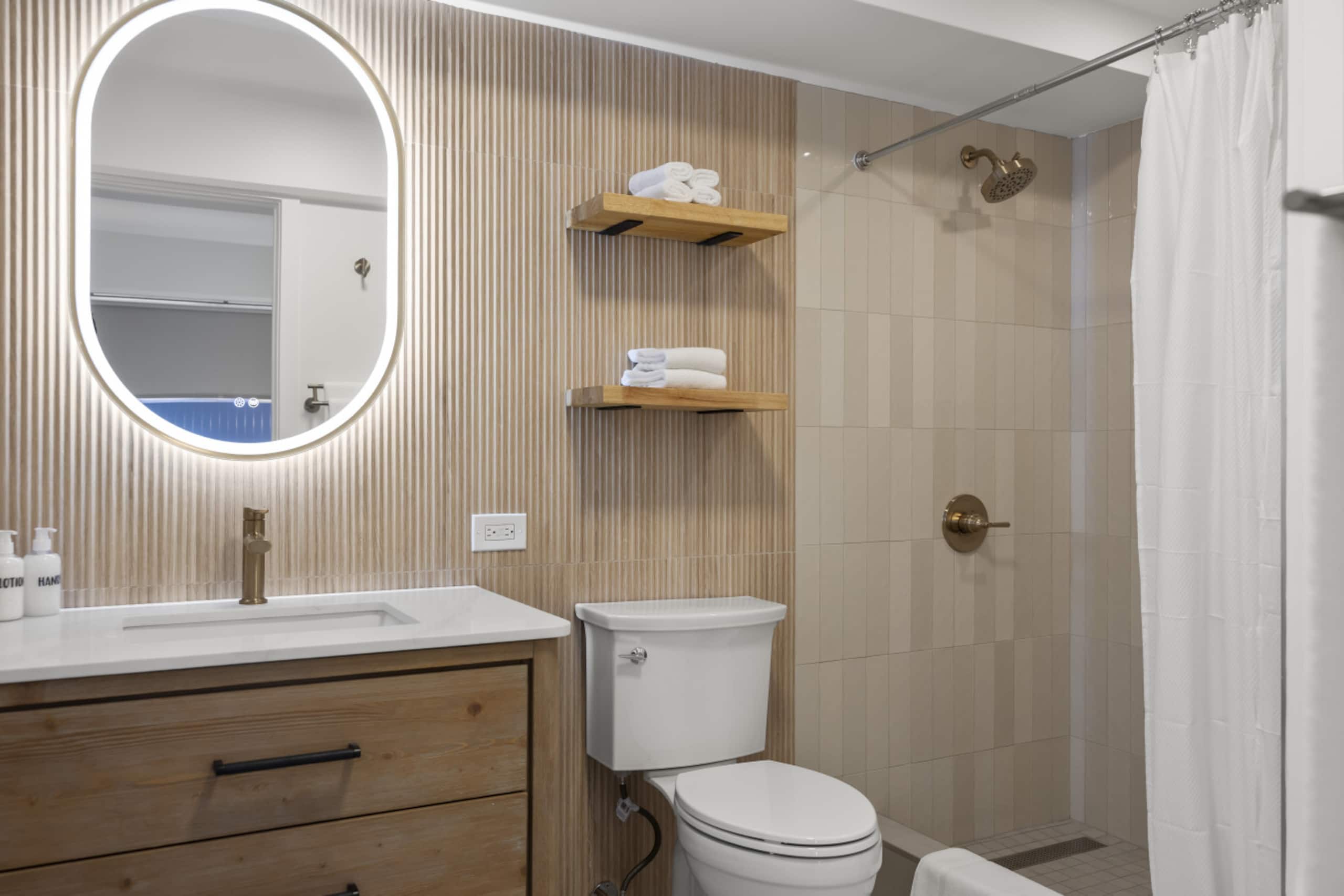 Condo in Honolulu · ★4.91 · 2 bedrooms · 5 beds · 2 private baths - Image 28