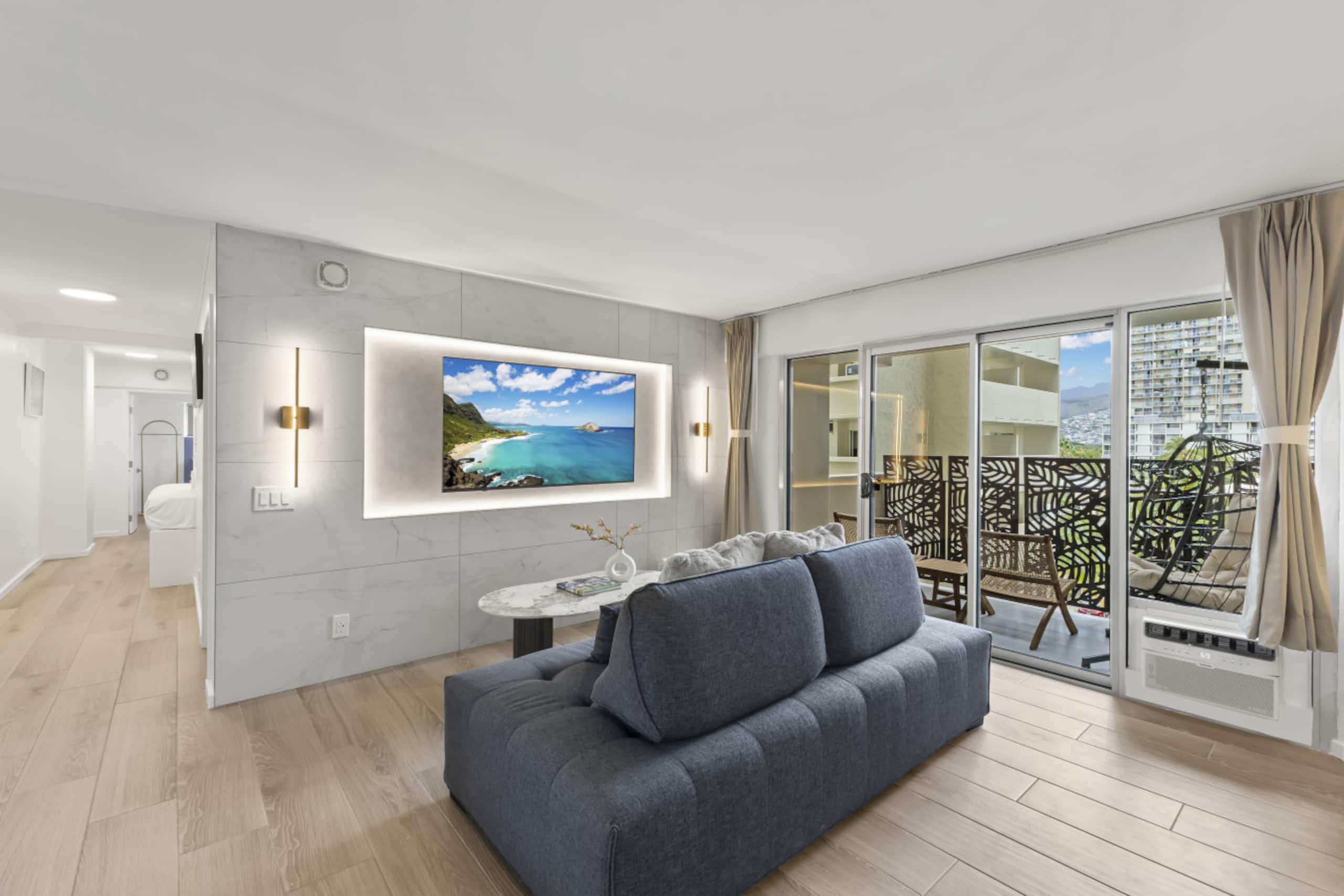 Condo in Honolulu · ★4.91 · 2 bedrooms · 5 beds · 2 private baths - Image 4