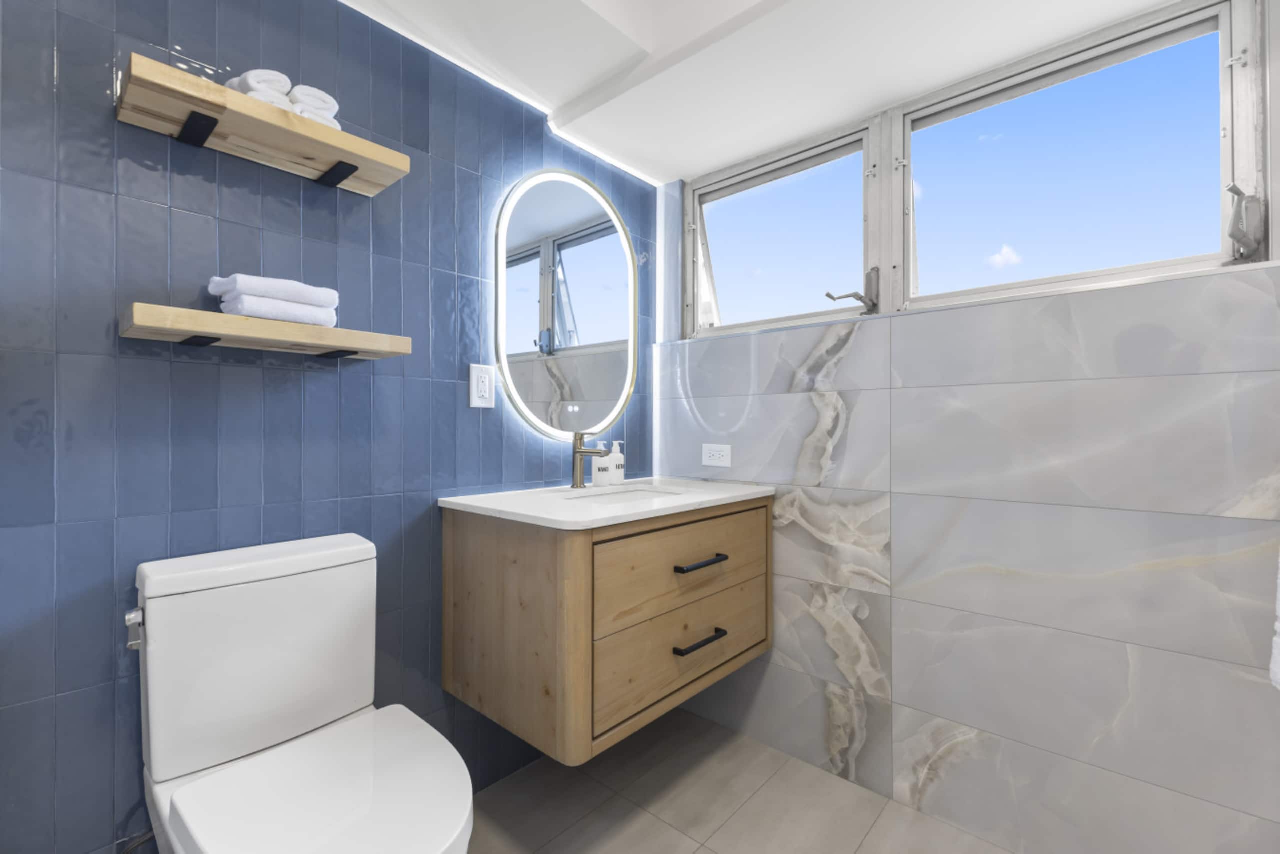 Condo in Honolulu · ★4.91 · 2 bedrooms · 5 beds · 2 private baths - Image 27