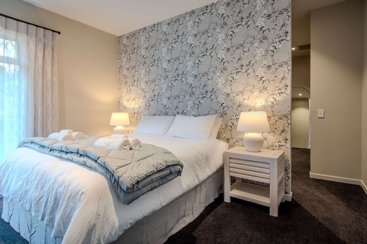 Dormitorio principal con baño privado