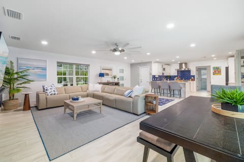 Successful Airbnb property: Private Heated Pool~Yacht Rental~BBQ~Near Water in Whitfield