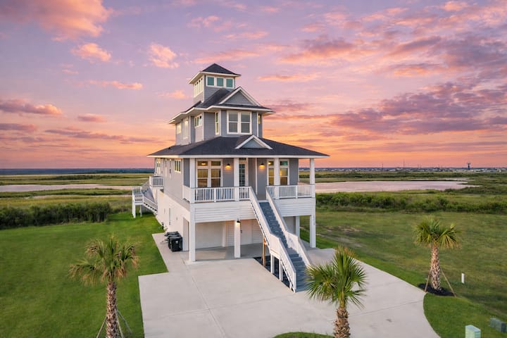 Pointe West 4br Near Beach | Bay Views | Sleeps 13 - Galveston, TX