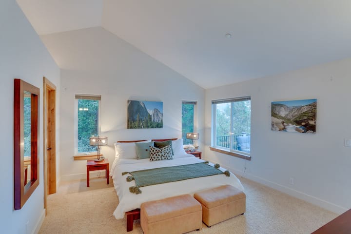 Chambre 1 | Très grand lit | Accès au balcon privé
