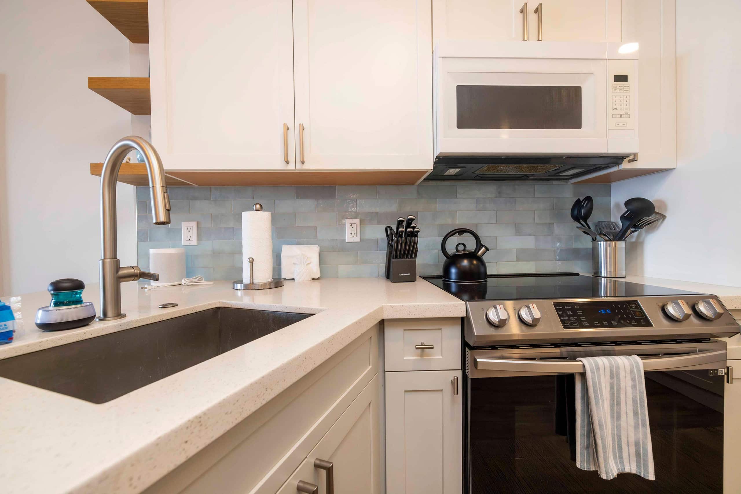 Ocean Front Beautiful Remodeled Unit 418! -Maalaea - Image 21