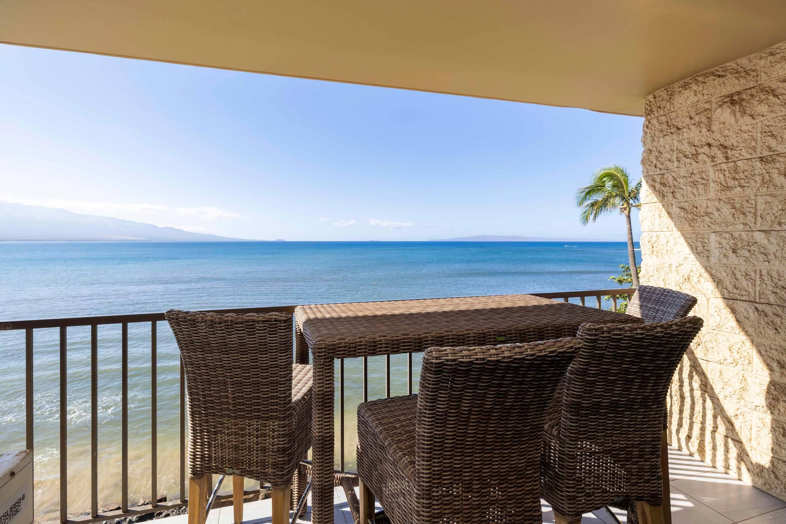 Ocean Front Beautiful Remodeled Unit 418! -Maalaea - Image 7