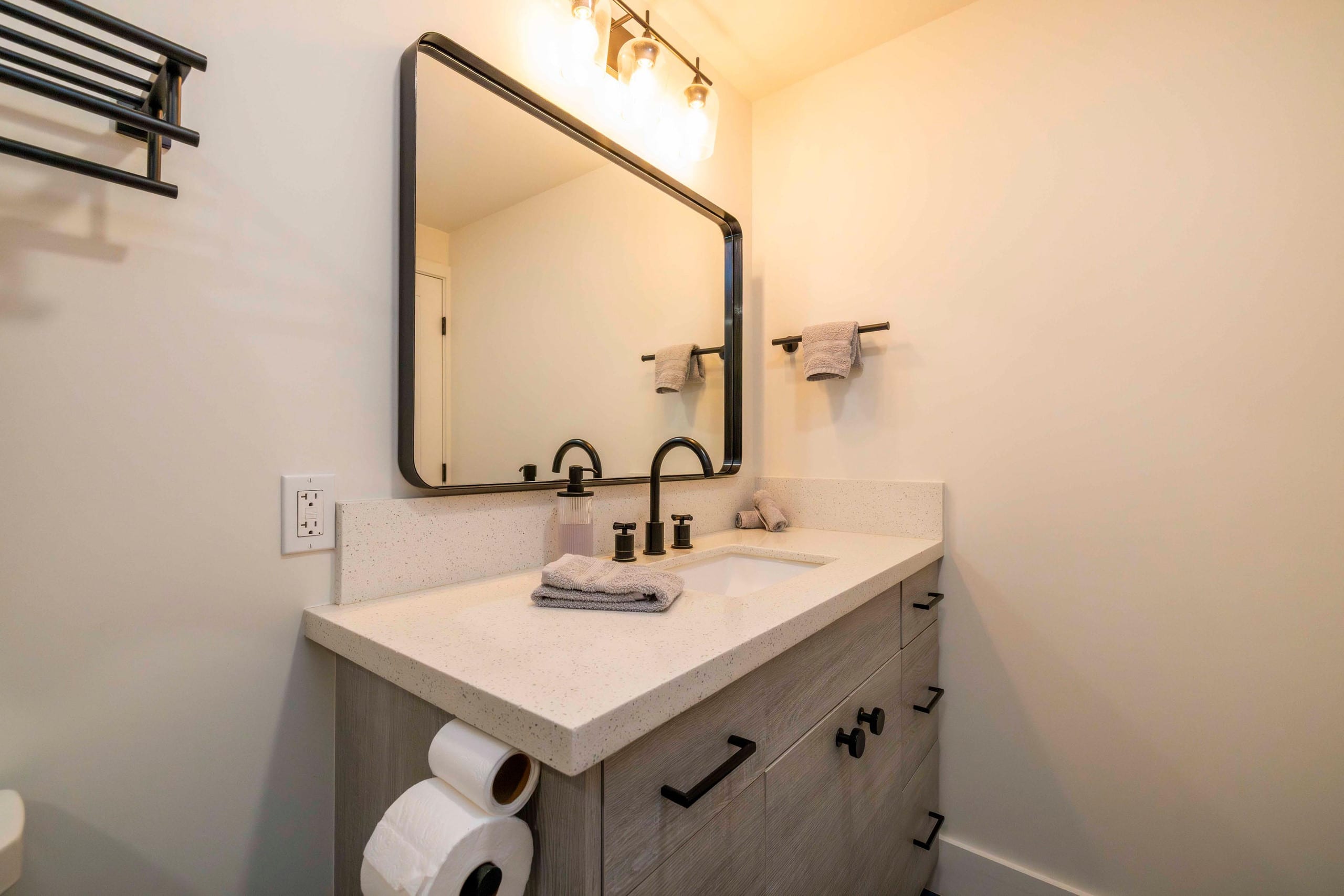 Ocean Front Beautiful Remodeled Unit 418! -Maalaea - Image 44
