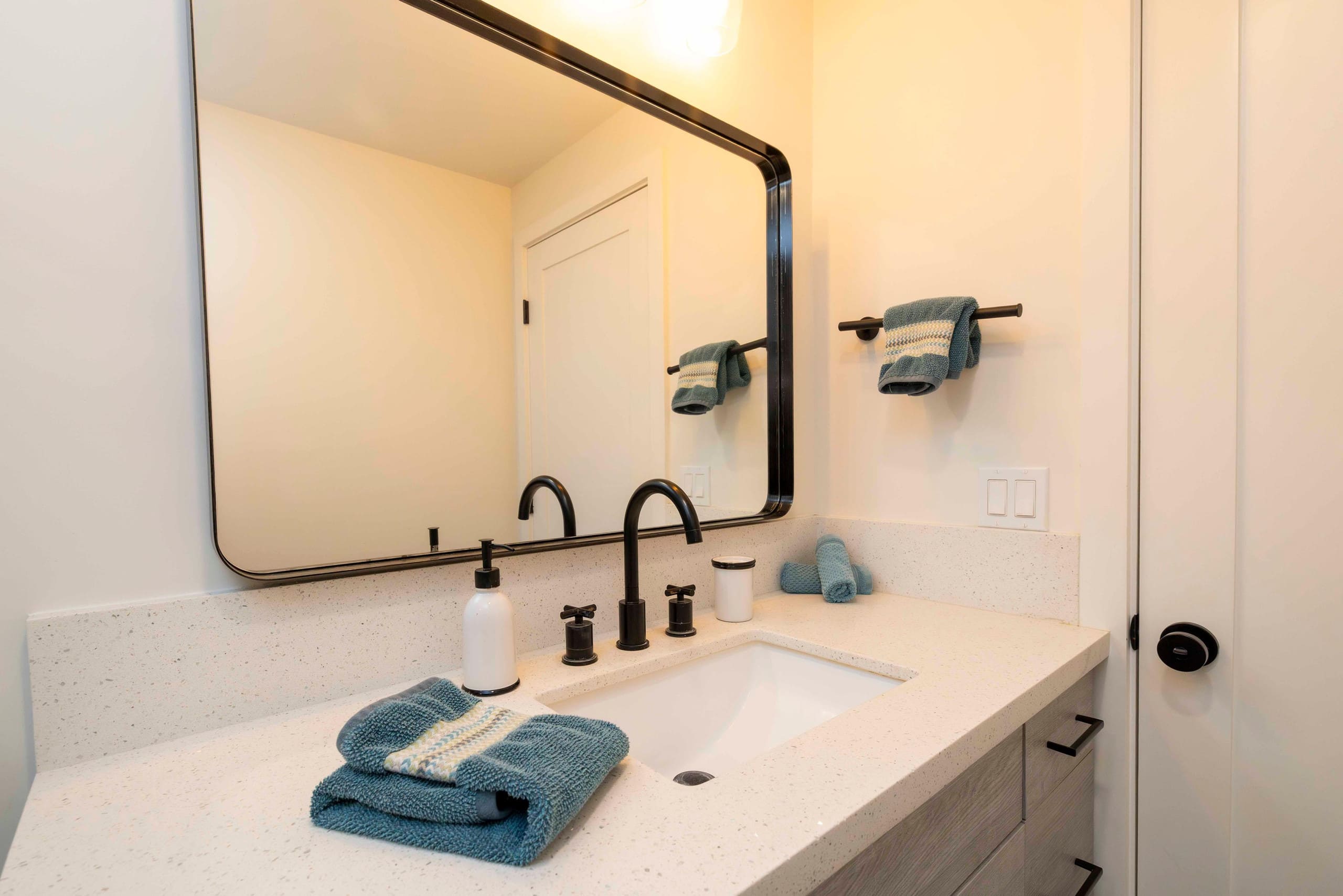 Ocean Front Beautiful Remodeled Unit 418! -Maalaea - Image 36