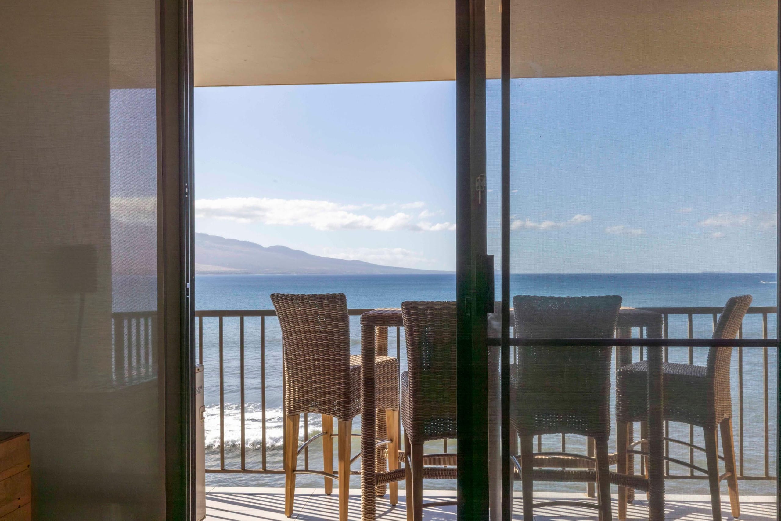 Ocean Front Beautiful Remodeled Unit 418! -Maalaea - Image 9