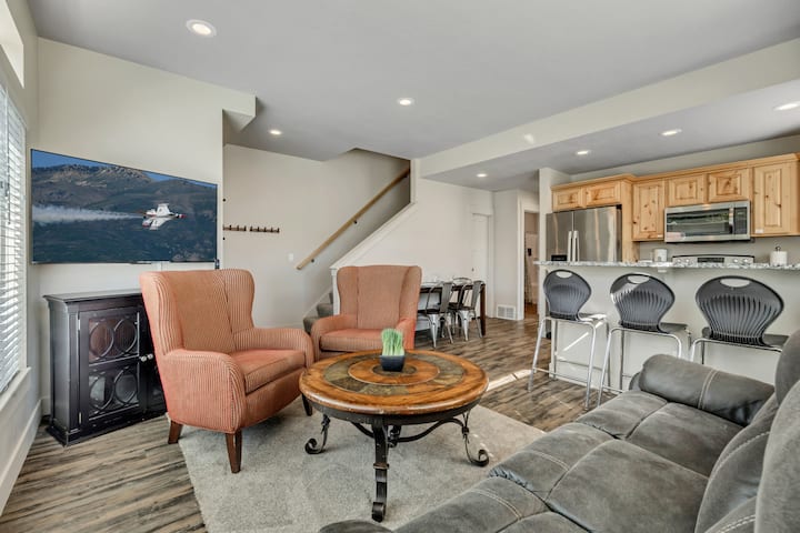 3 Bed 2 Bath King Beds With Free Parking - Layton, UT