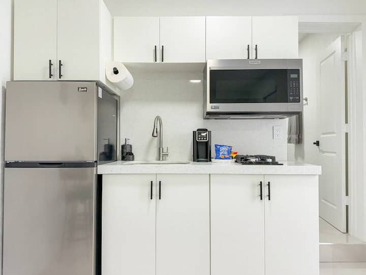 Luxury Studio | Spa Shower | Private Parking - Miramar, FL