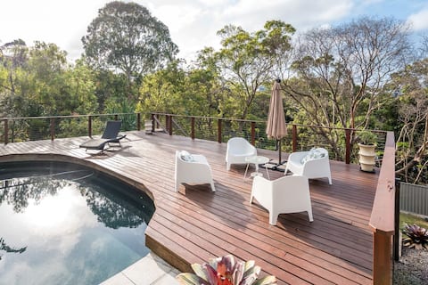 Oceancrest Coolum Hideaway with Pool