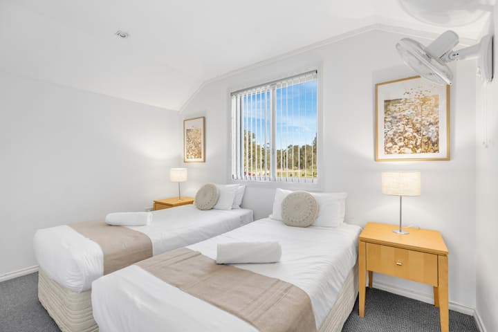 ห้องนอนพร้อมเตียงเดี่ยว 2 เตียง