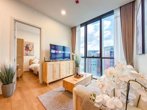 Luxury Downtown Bangkok 2BR 2BA · Sky Pool Gym · 5