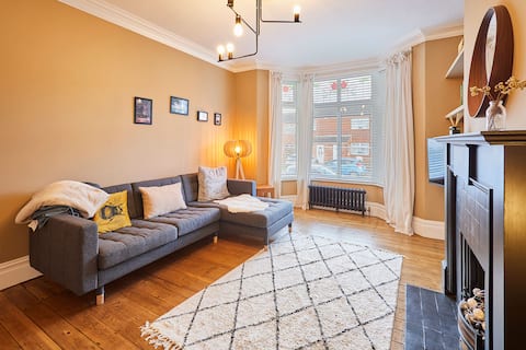 Top performing Airbnb: Stylish Coastal 3-Bed Retreat in Saltburn in Saltburn, Marske And New Marske