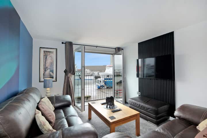 Luxury 2 Bedroom Harbour Apartment With Ship Views - Aberdeen