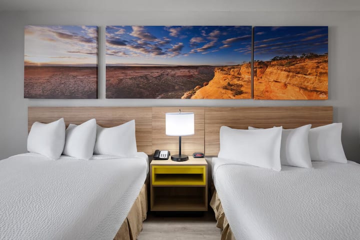 2queens |Days Inn Las Vegas Airport Near The Strip - Las Vegas, NV