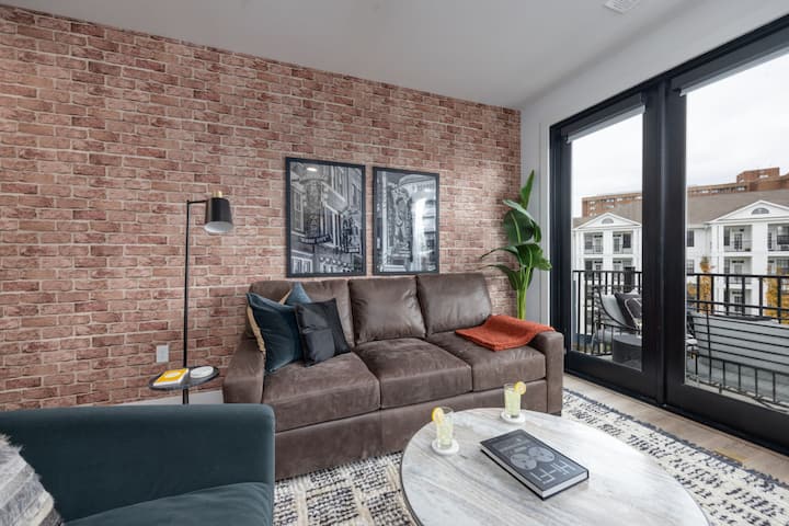 Cozy Corners By Vandy: Parking, Pool, Gym, Balcony - Tennessee