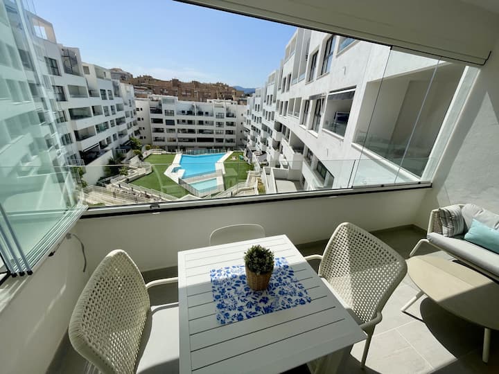2 Bed Flat - Sleeps 4 - Pool - Parking - Wifi - エステポナ