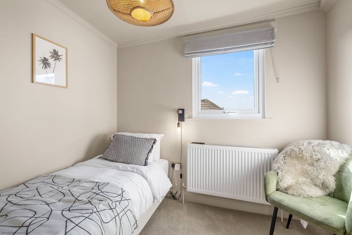 Chumba cha 5 cha Kulala Ghorofani 1